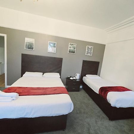 מיידנהד Kingswood Hotel מראה חיצוני תמונה