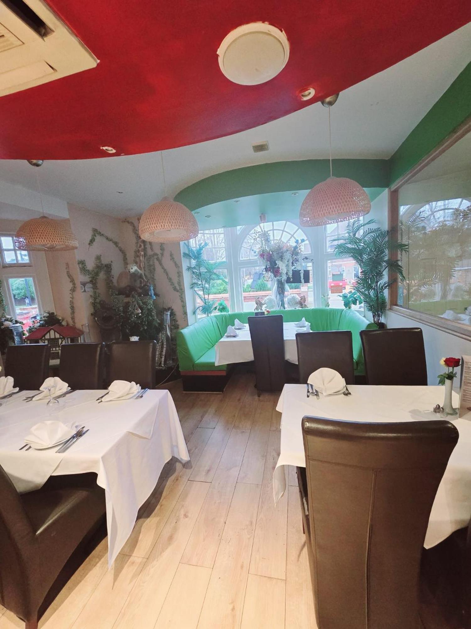 מיידנהד Kingswood Hotel מראה חיצוני תמונה