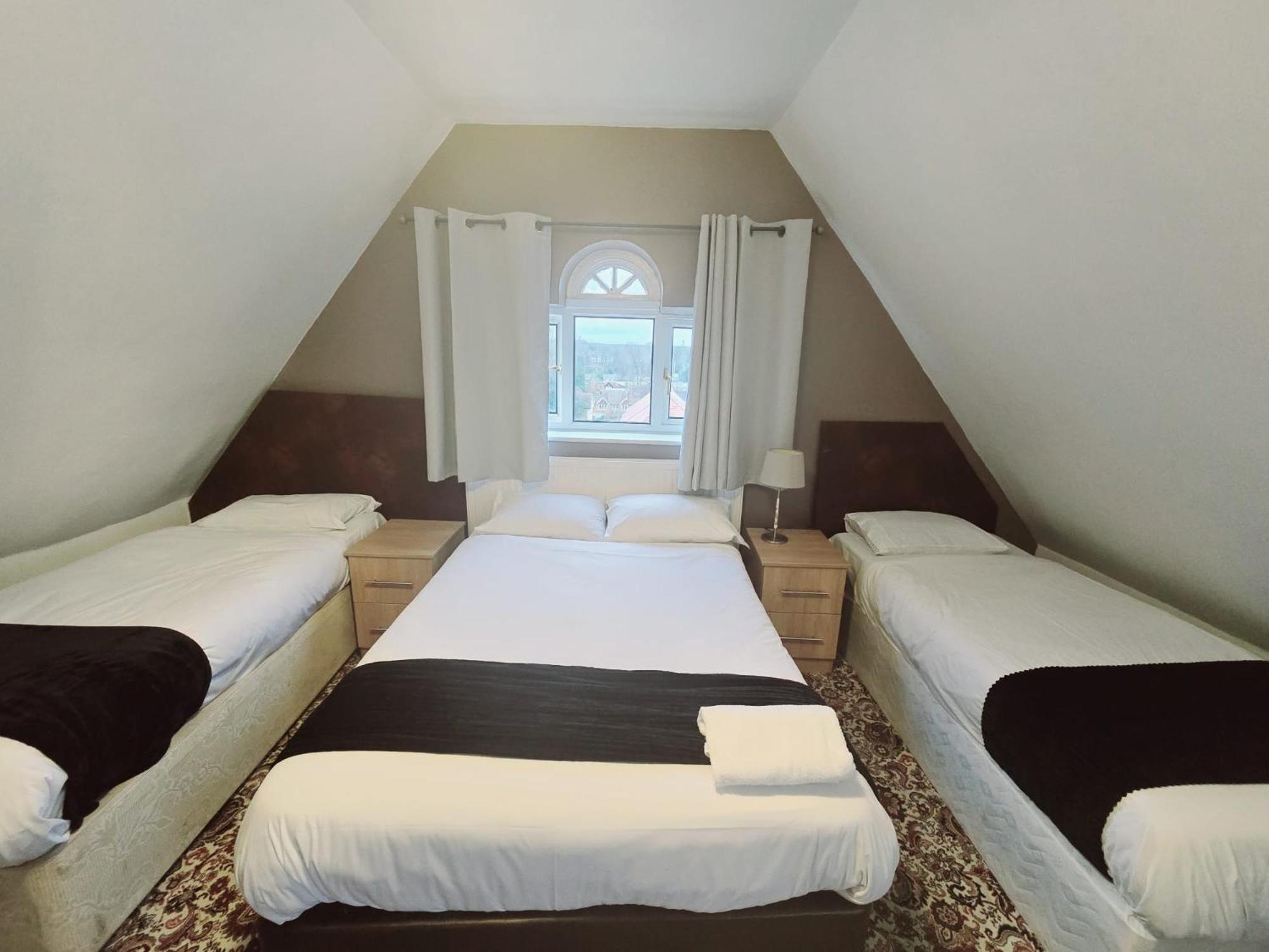 מיידנהד Kingswood Hotel מראה חיצוני תמונה