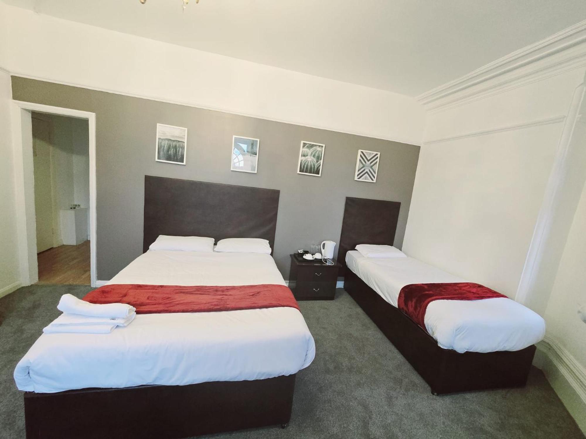מיידנהד Kingswood Hotel מראה חיצוני תמונה