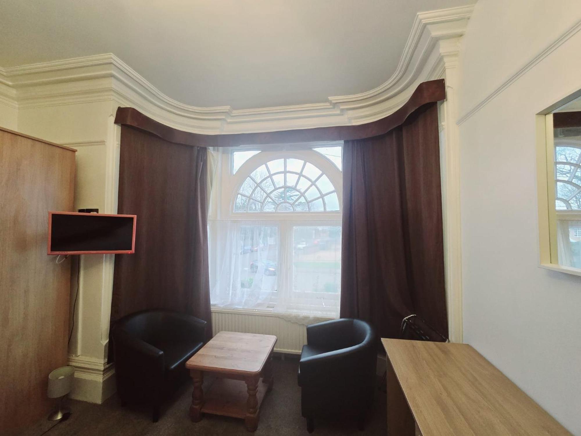 מיידנהד Kingswood Hotel מראה חיצוני תמונה