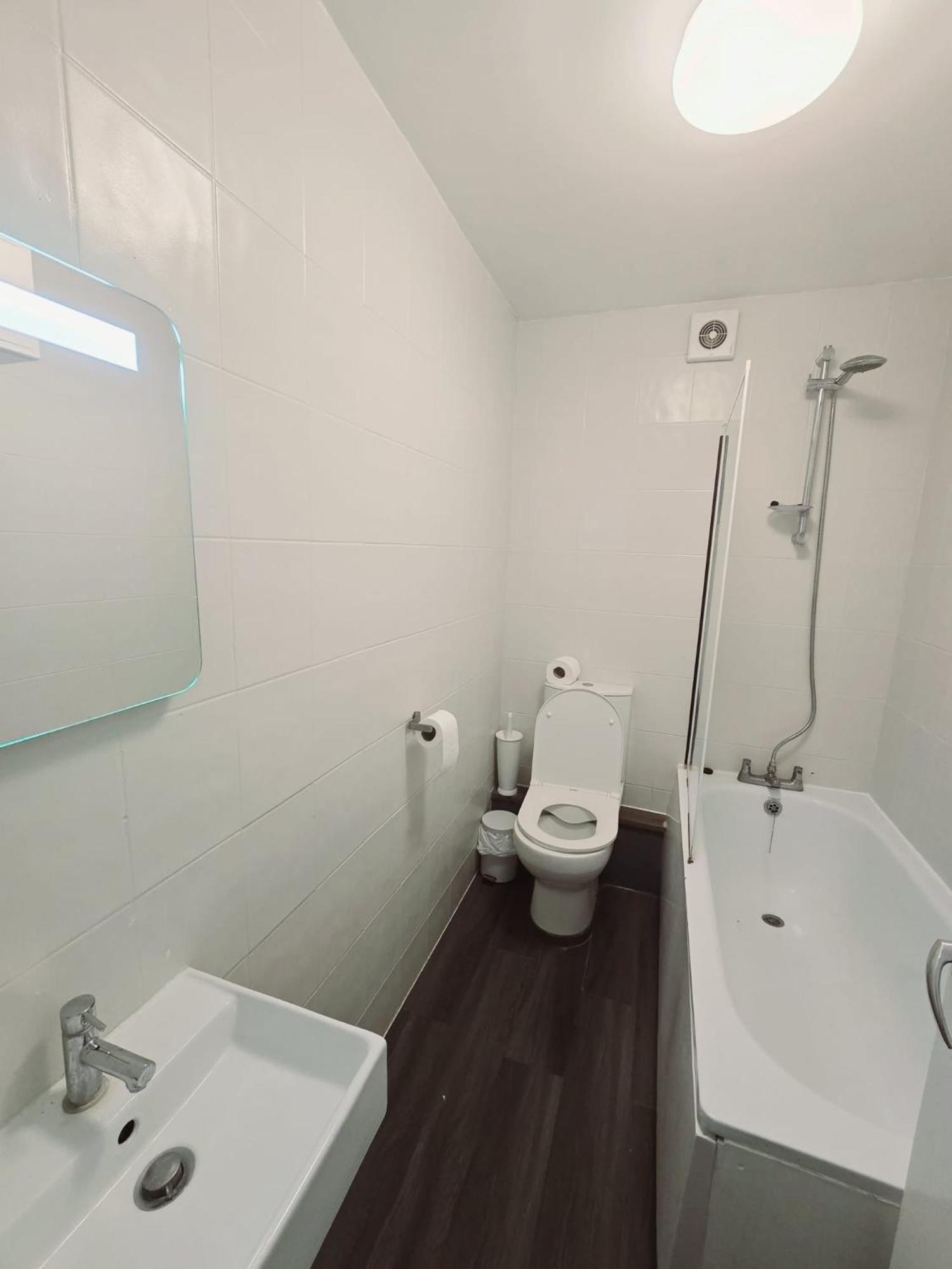 מיידנהד Kingswood Hotel מראה חיצוני תמונה
